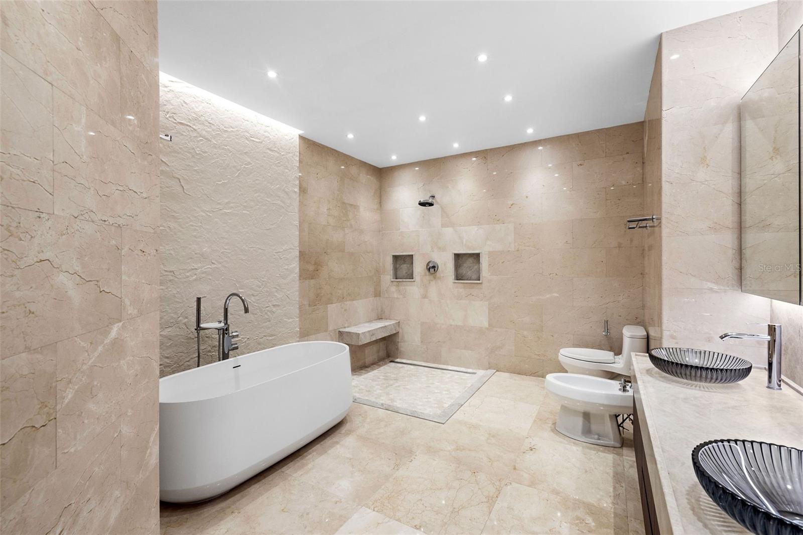 20 CARRION COURT ST #701