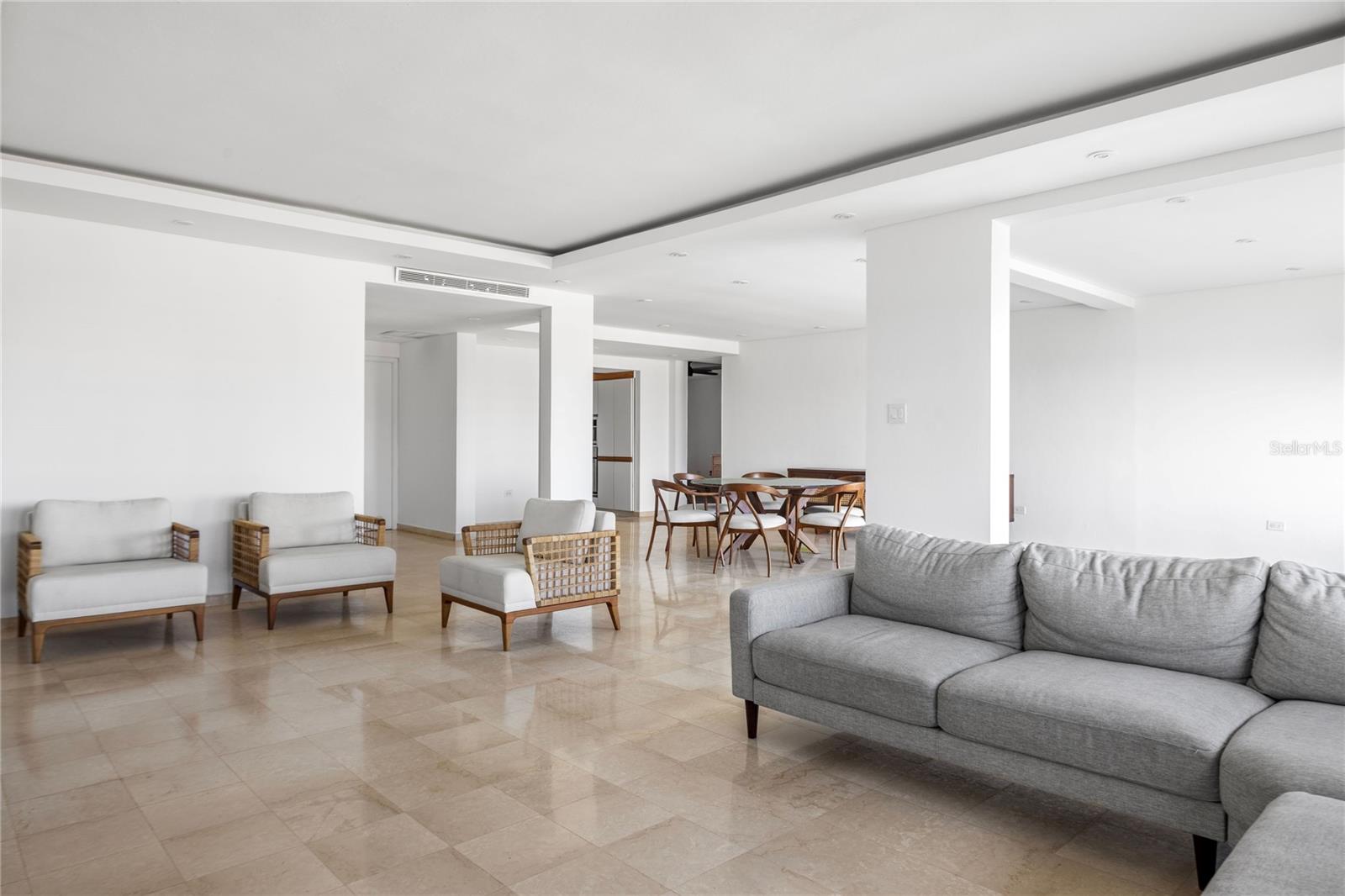 105 AVE. ORTEGON #1001