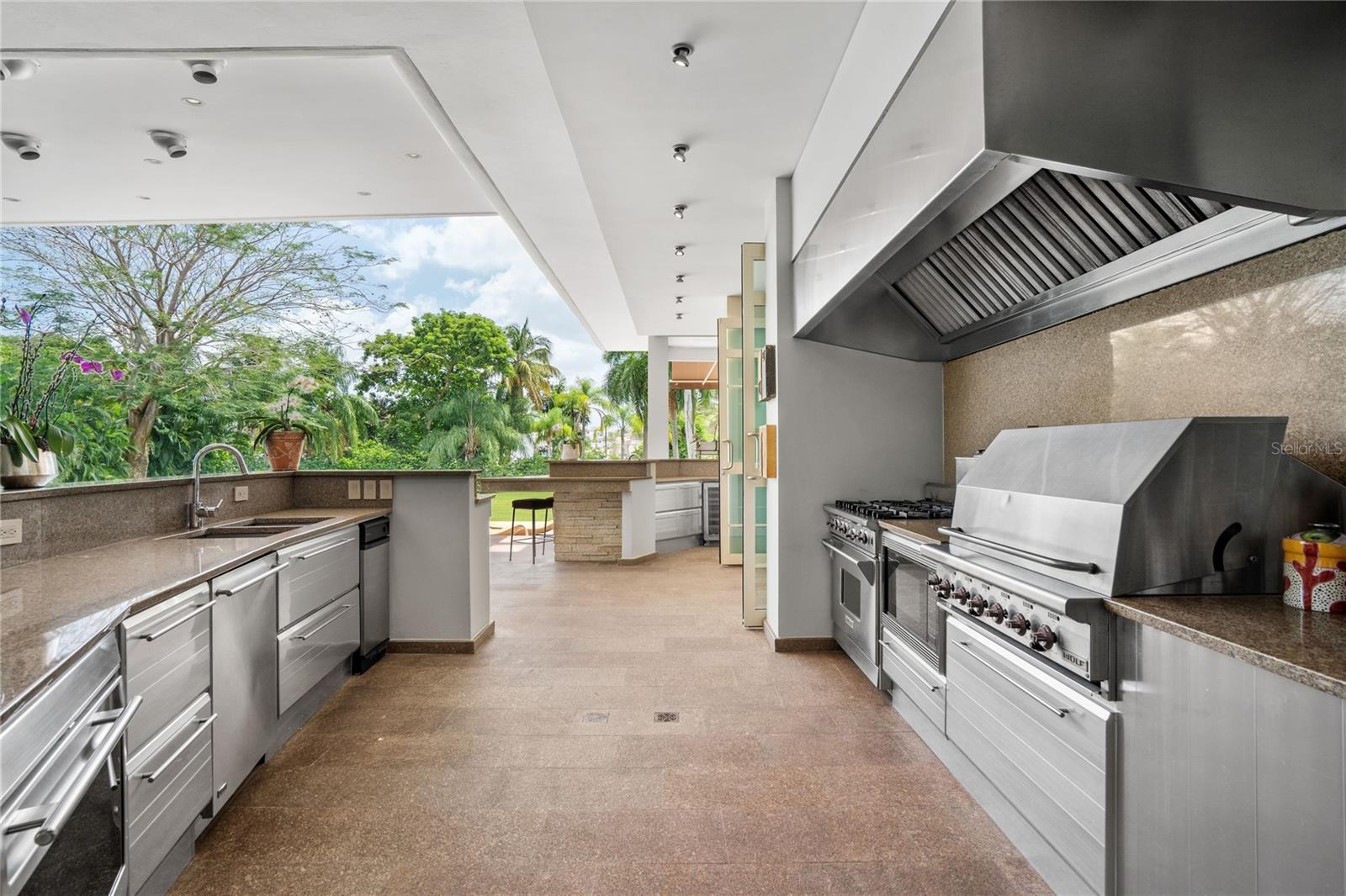 9 CASTANA ST #9
