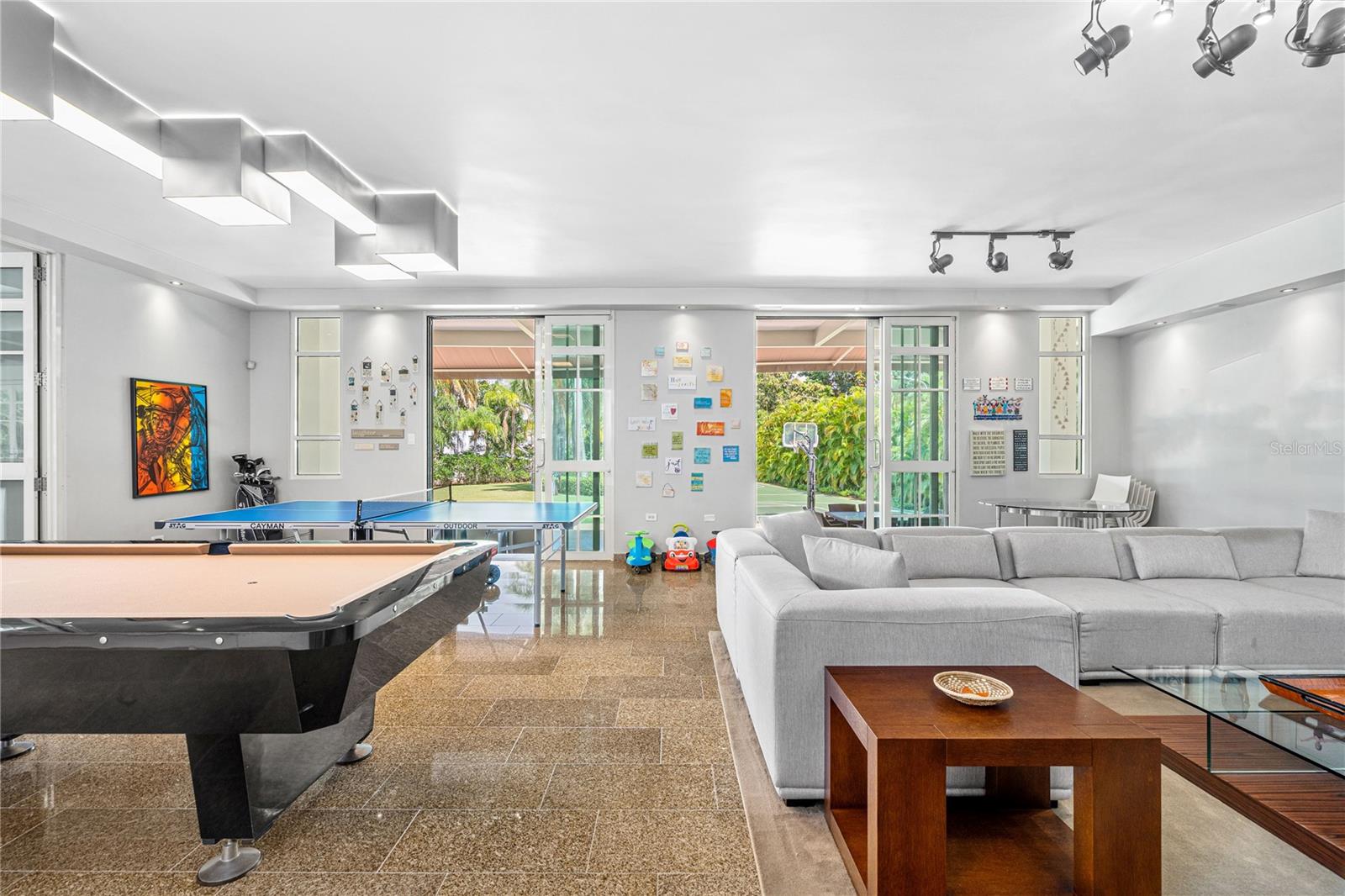 9 CASTANA ST #9