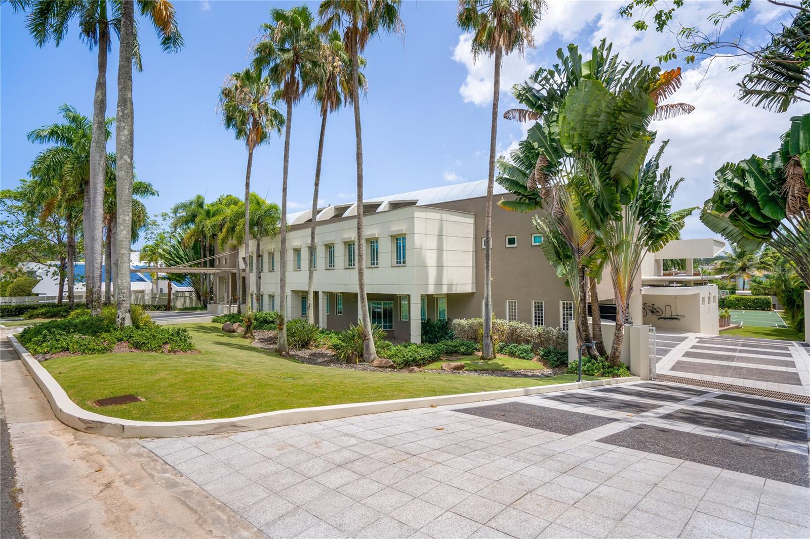 9 CASTANA ST #9
