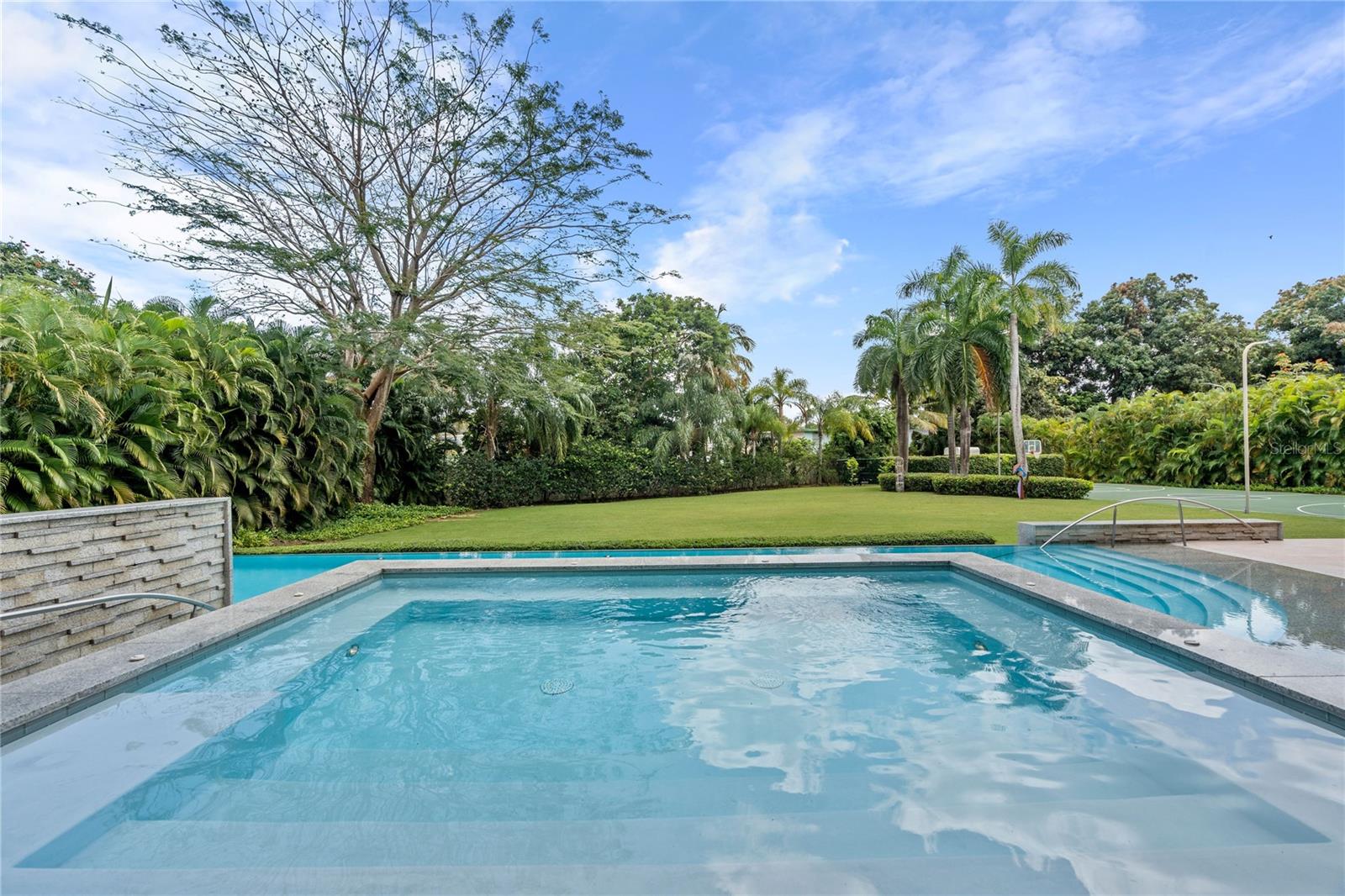 9 CASTANA ST #9