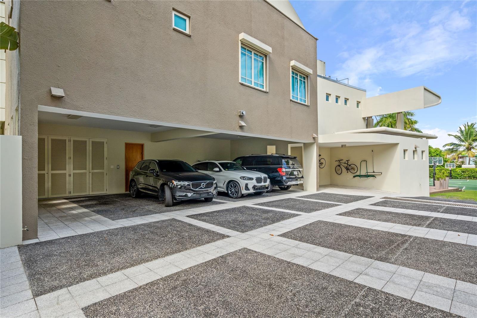 9 CASTANA ST #9