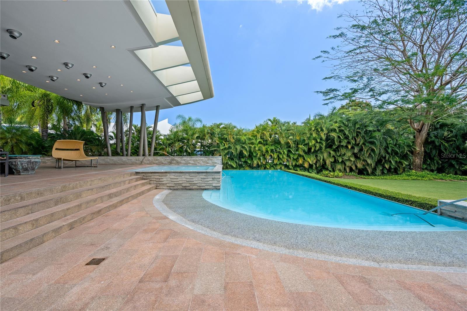 9 CASTANA ST #9
