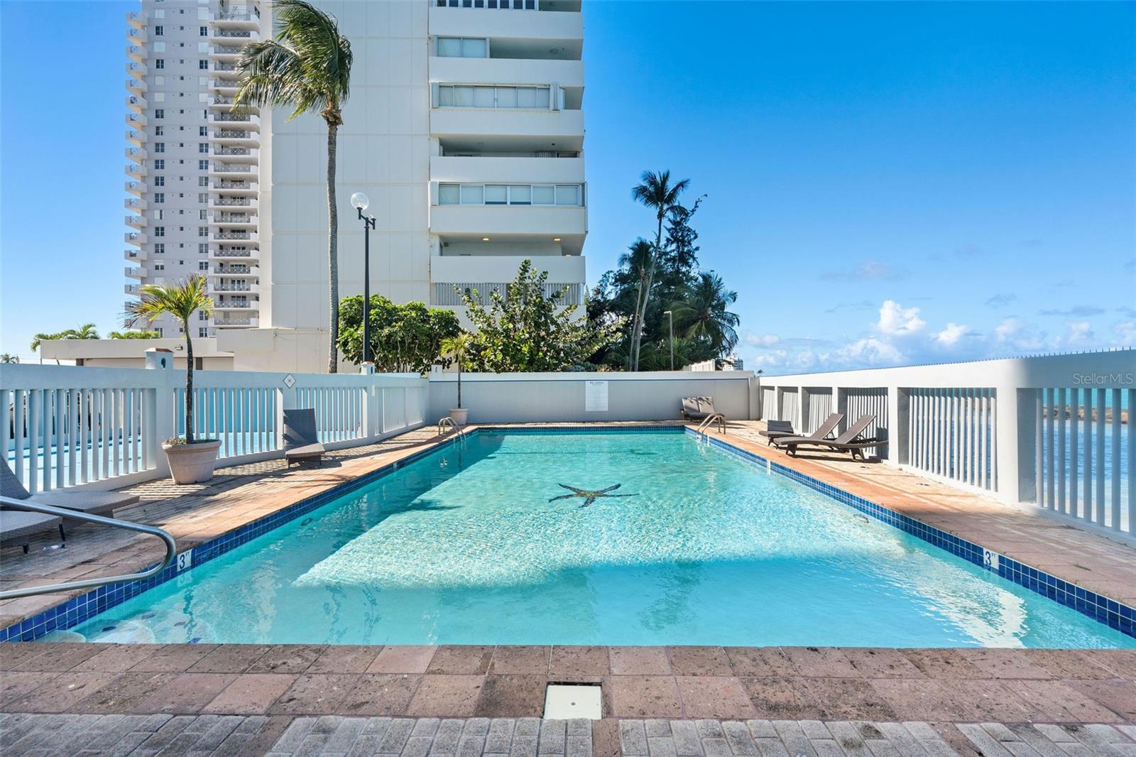 3205 ISLA VERDE AVE #804
