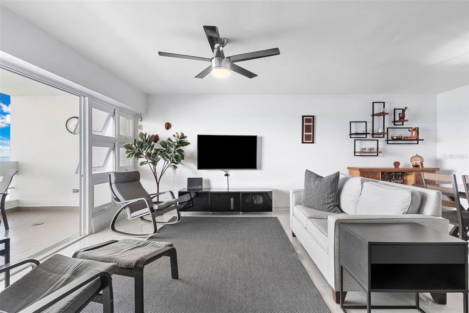 3205 ISLA VERDE AVE #804