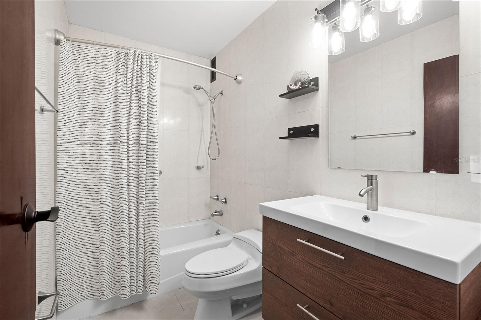 3205 ISLA VERDE AVE #804