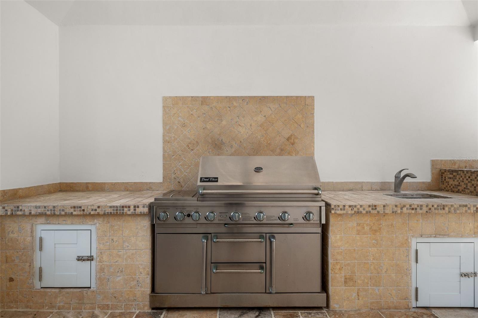 J4 SAN PATRICIO AVE #502-E