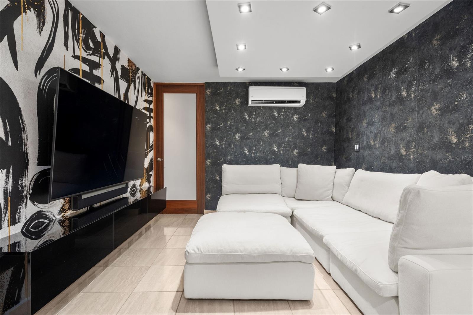 J4 SAN PATRICIO AVE #502-E