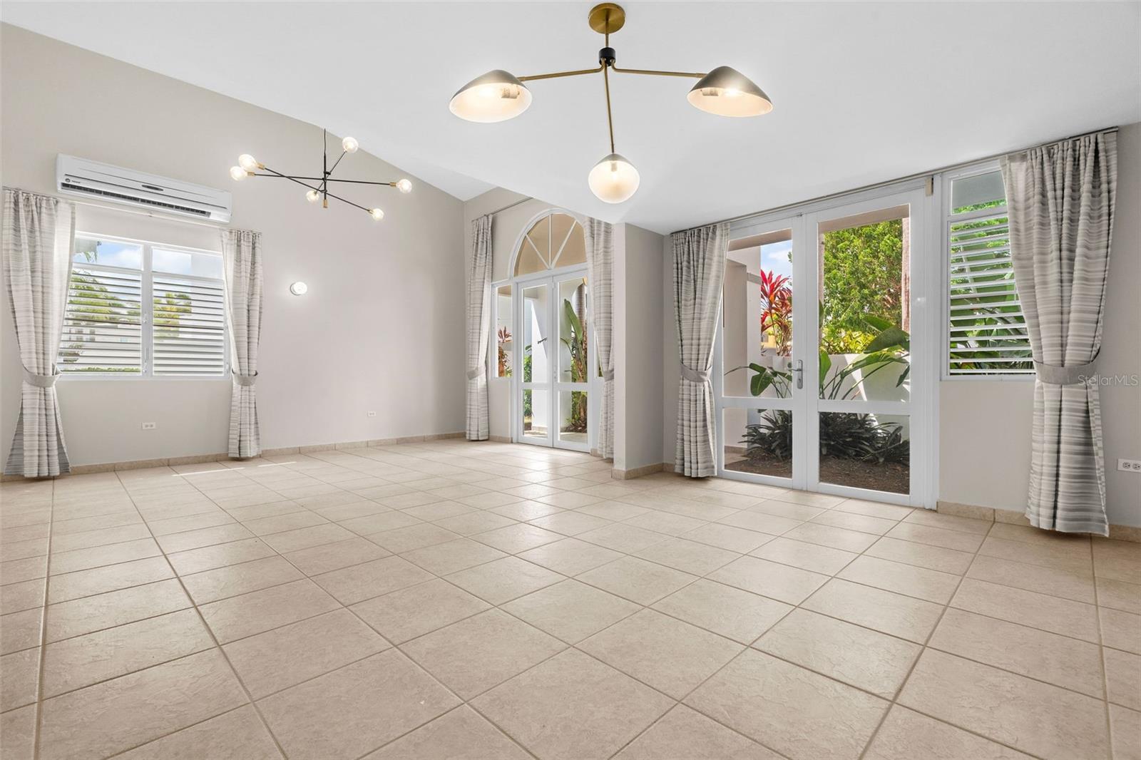 J-4 N PHOENIX ST #J-4