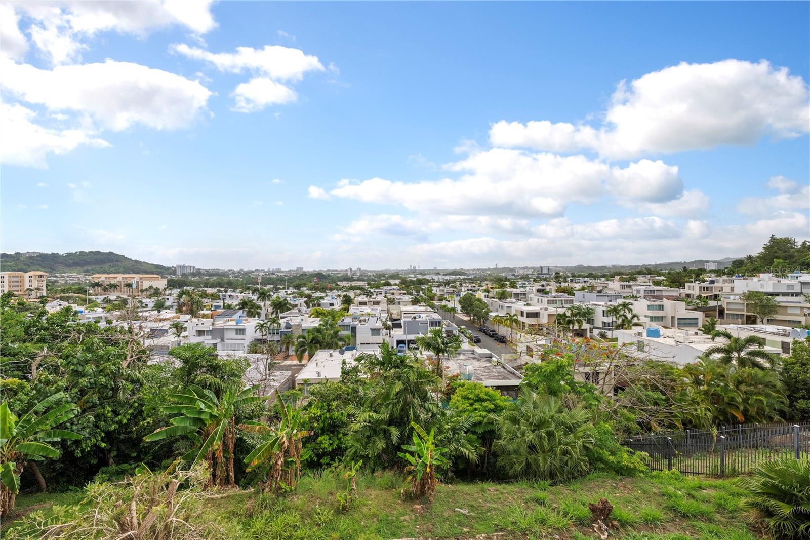 Villas Reales, Guaynabo