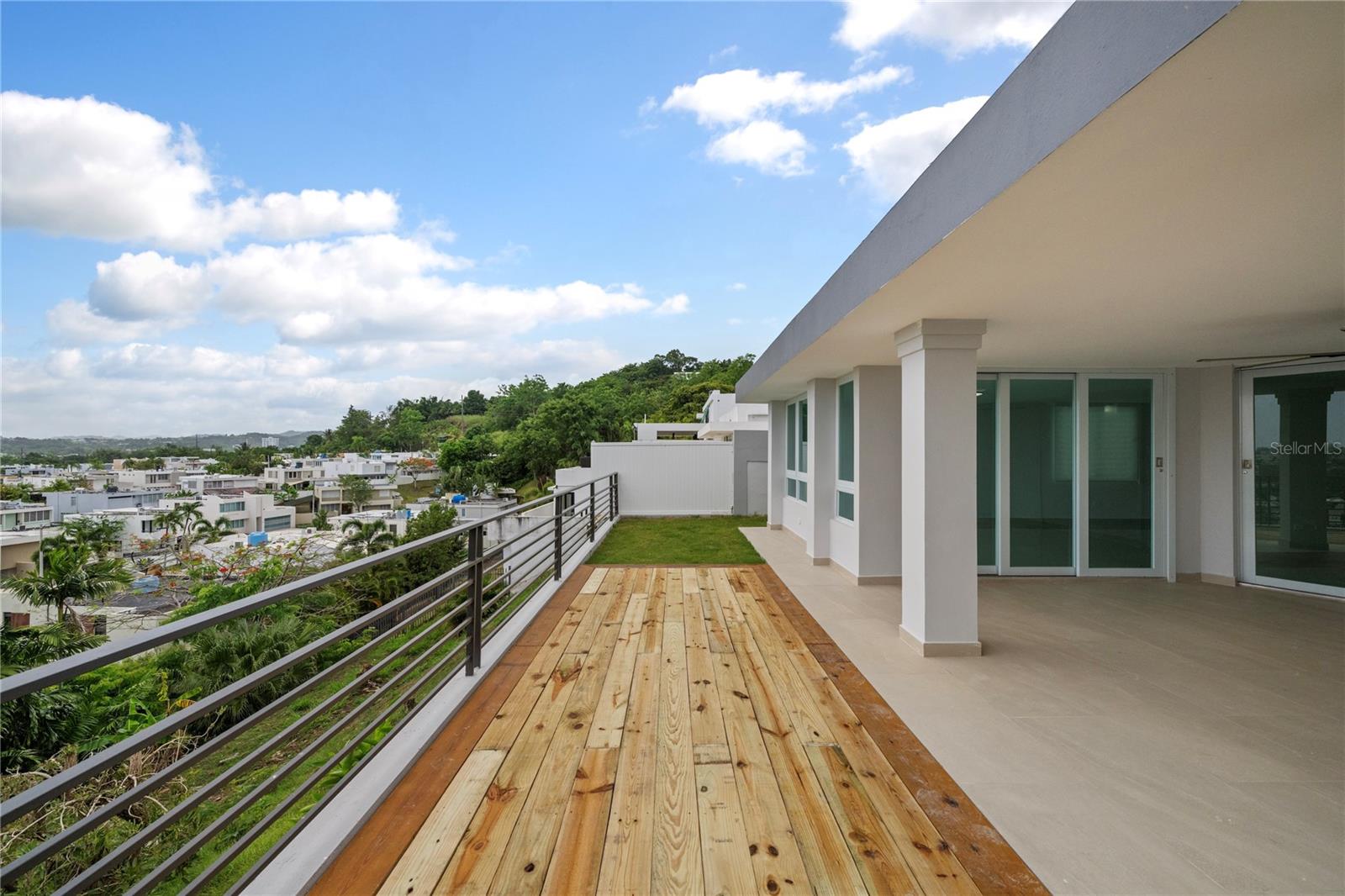 Villas Reales, Guaynabo