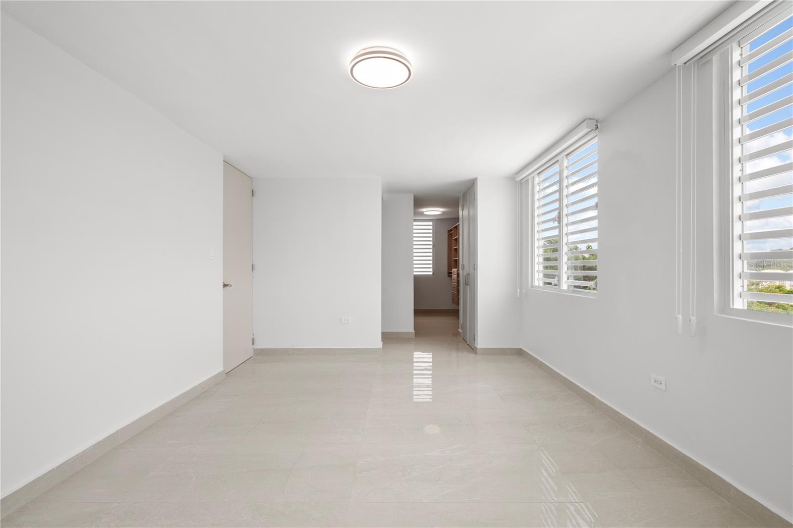 380 CALLE VIA VERSALLES