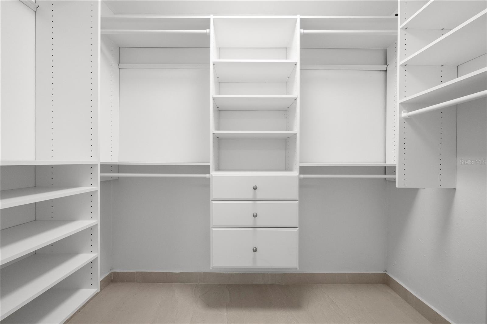 Villas Reales, Guaynabo