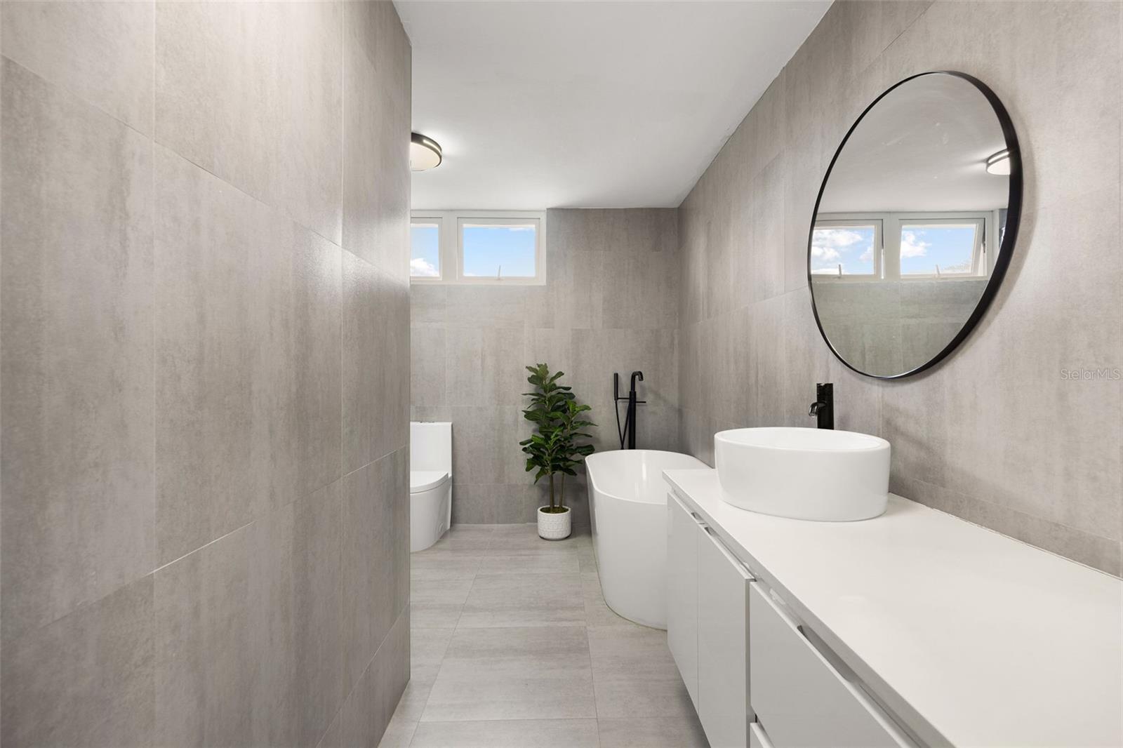 Paseo del Mar, Dorado