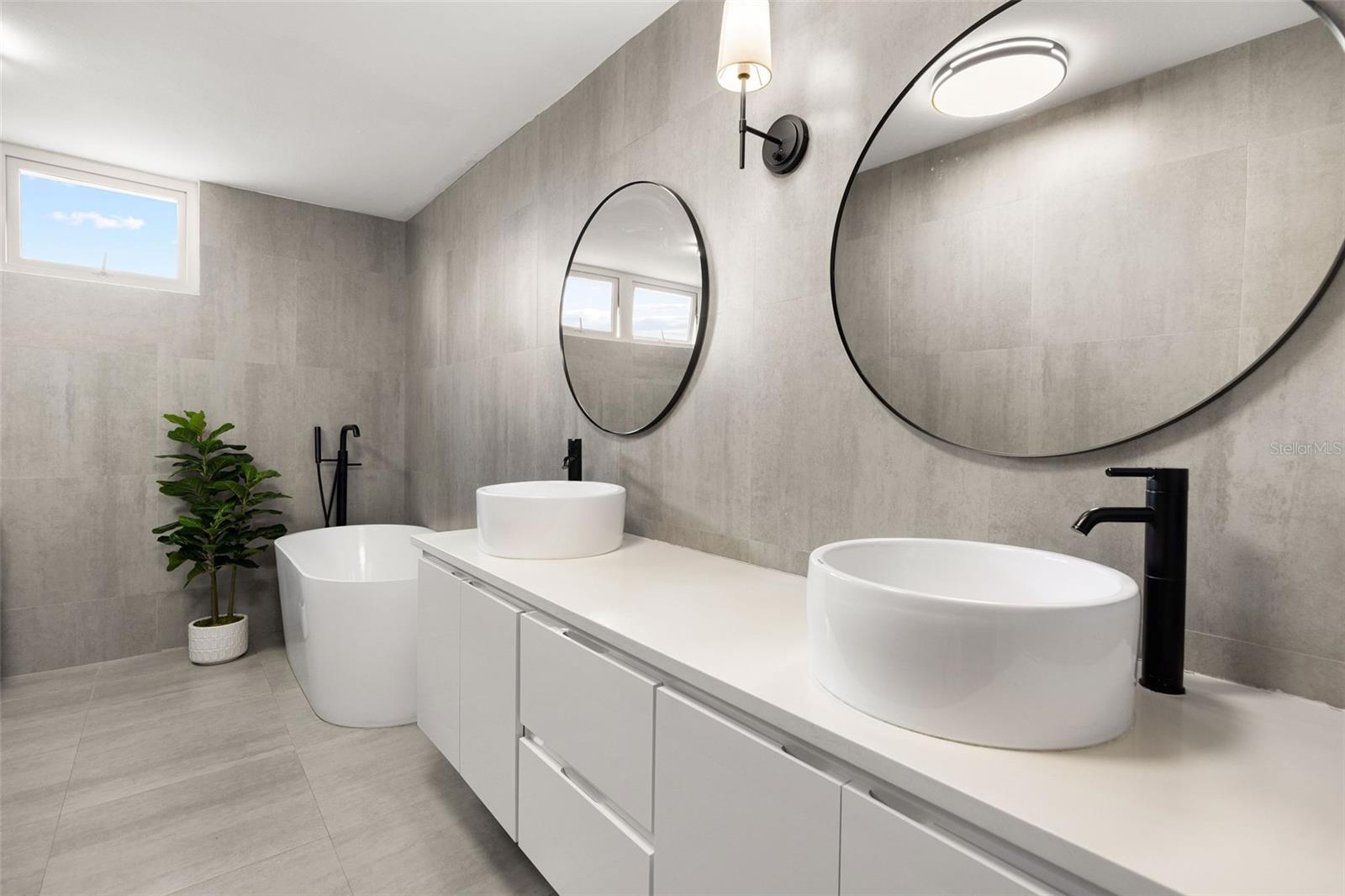 Paseo del Mar, Dorado