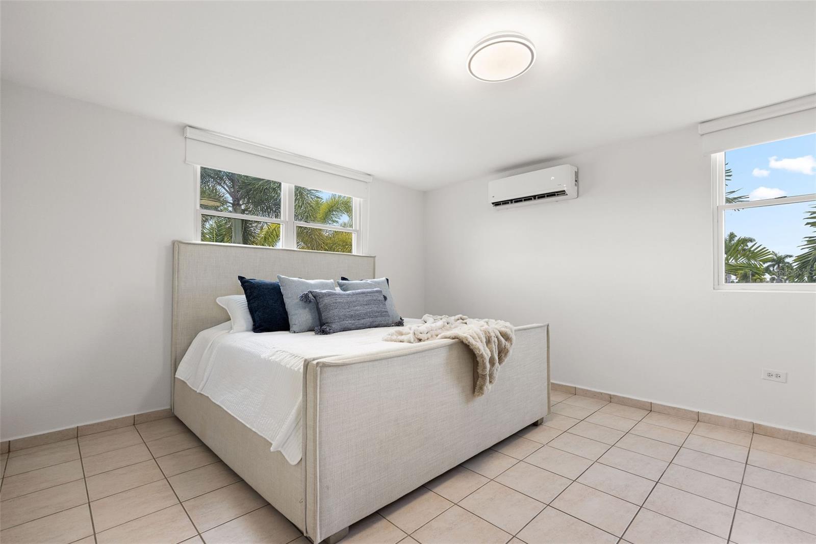 Paseo del Mar, Dorado