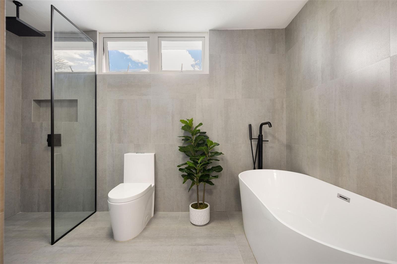 Paseo del Mar, Dorado