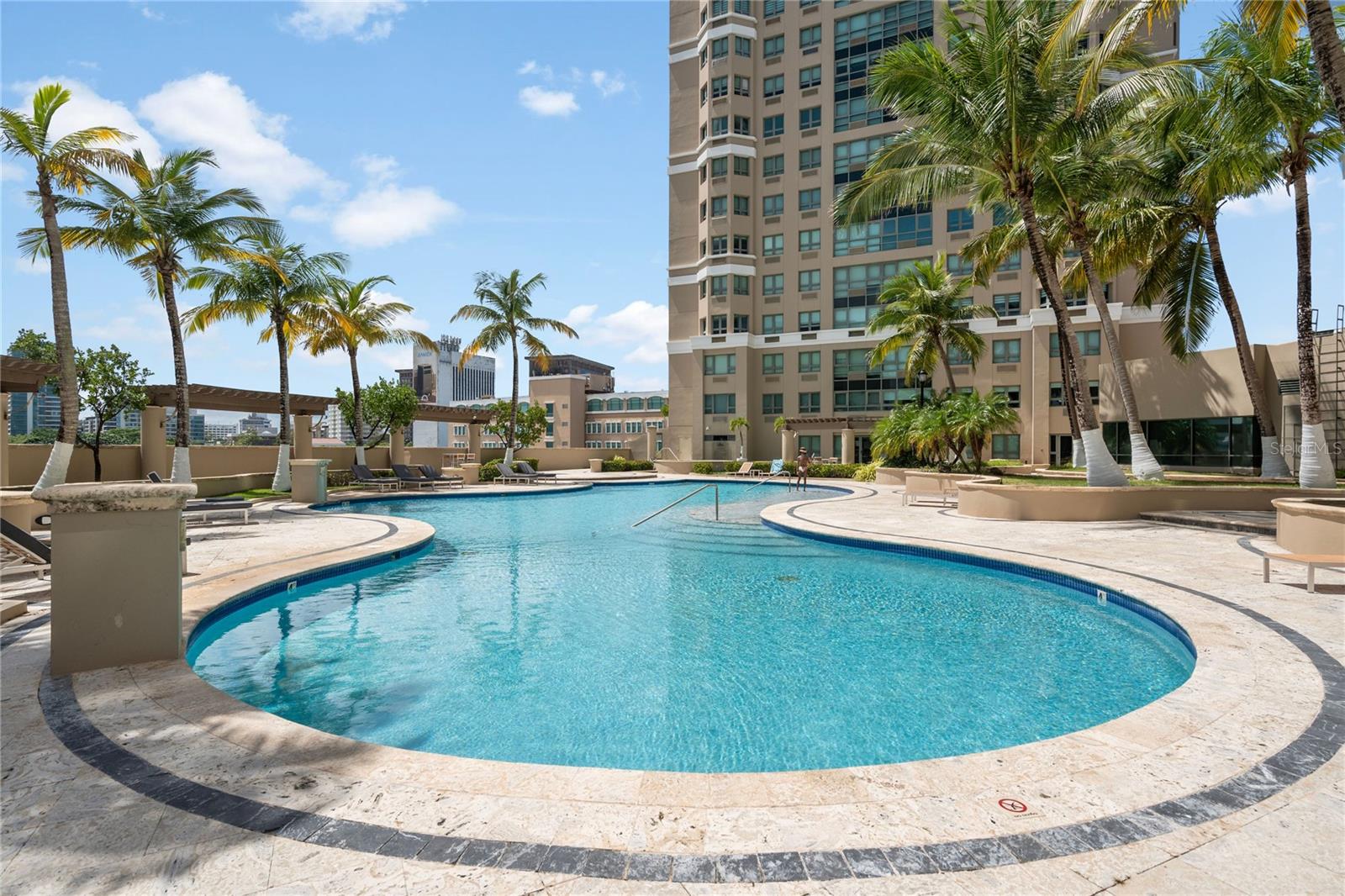 Gallery Plaza, Condado