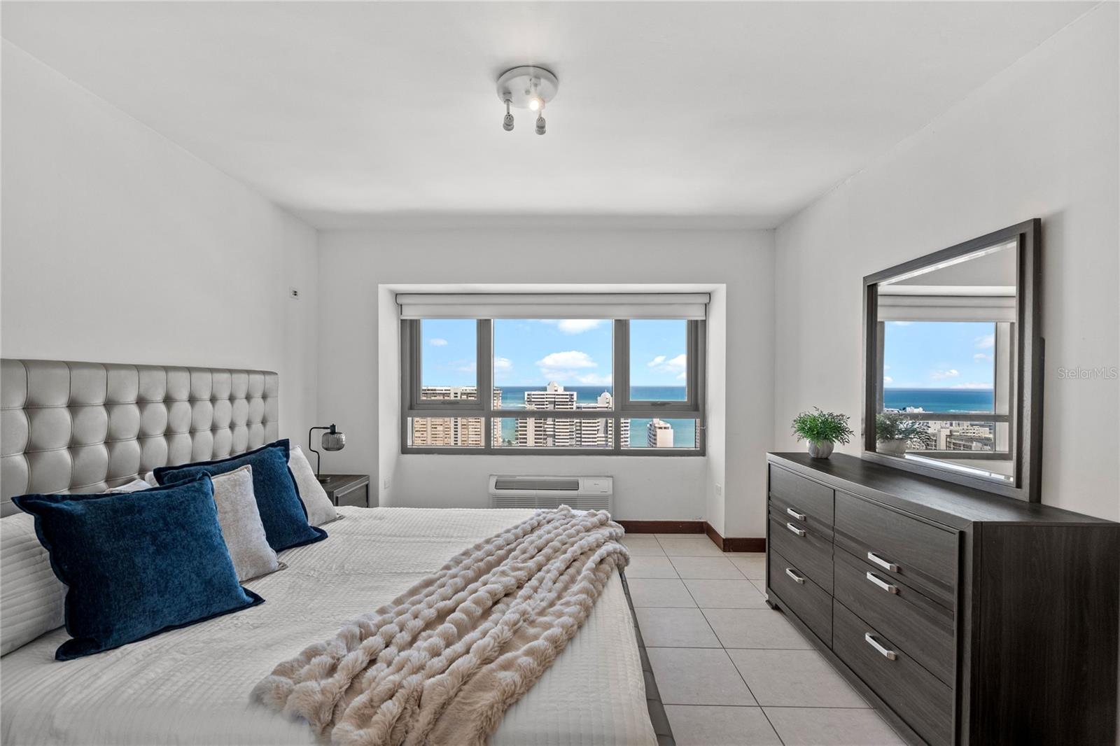 Gallery Plaza, Condado