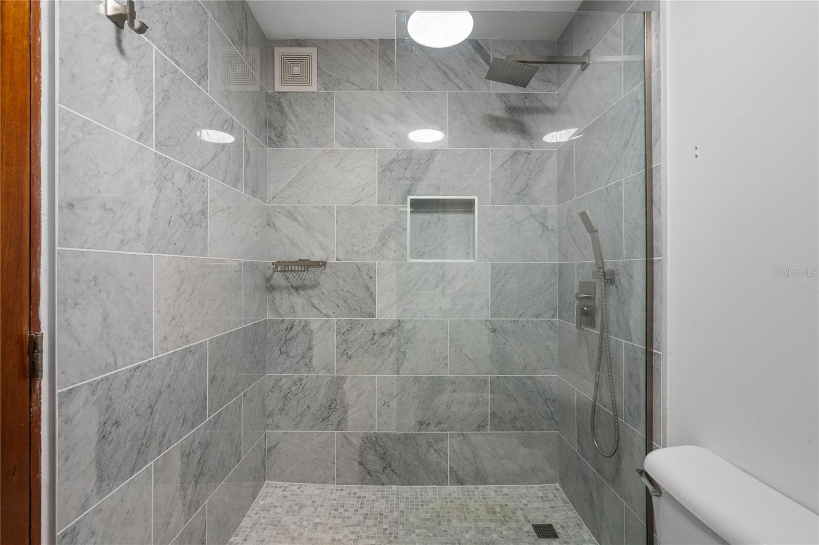 Gallery Plaza, Condado