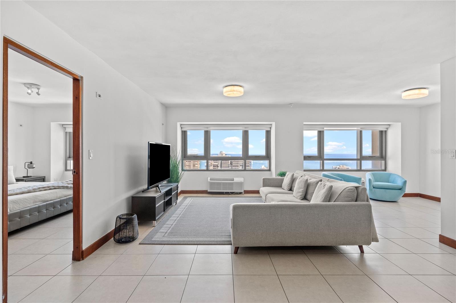 Gallery Plaza, Condado