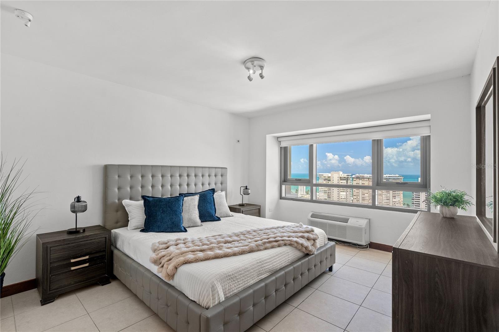 Gallery Plaza, Condado