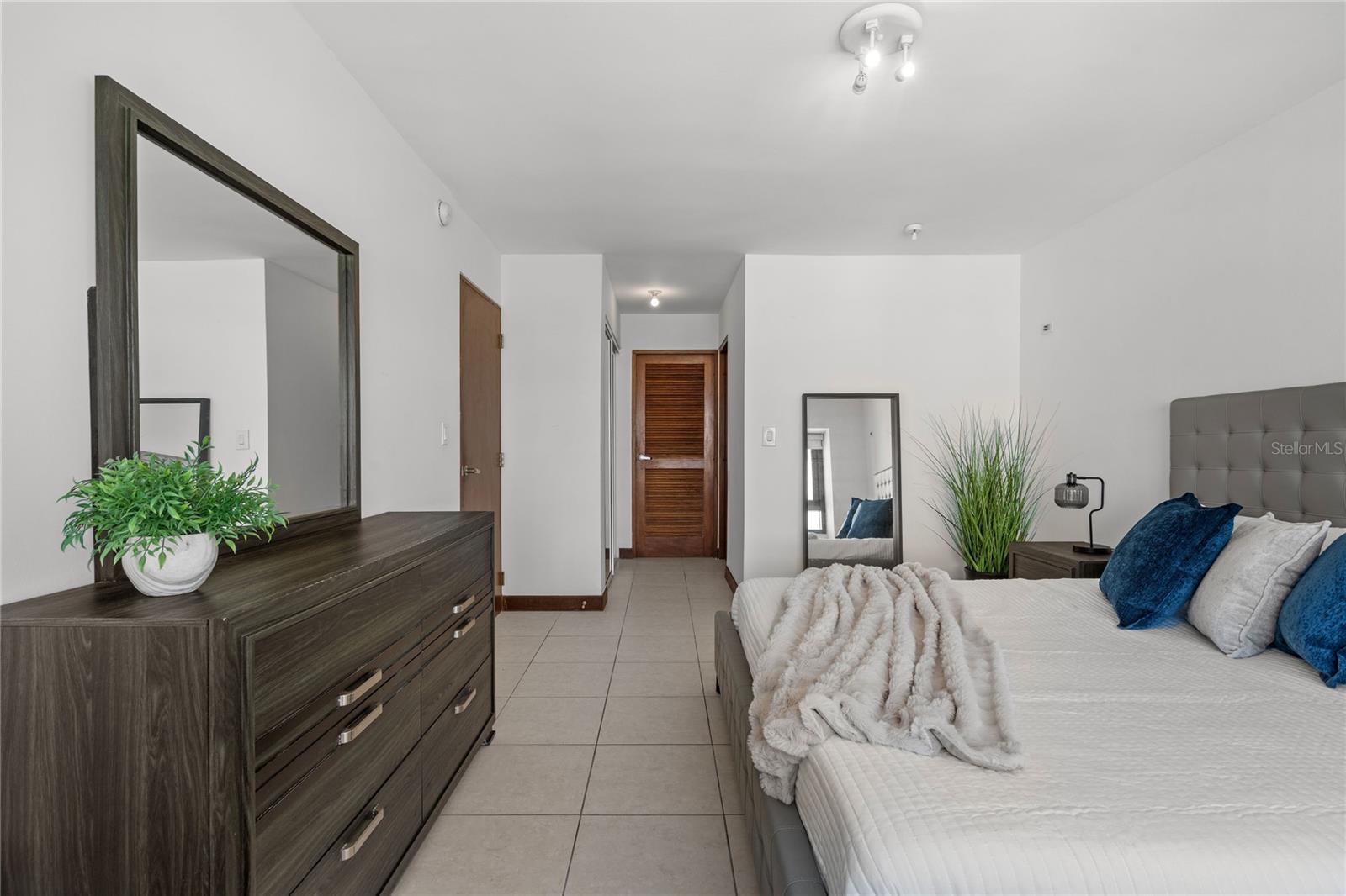 Gallery Plaza, Condado