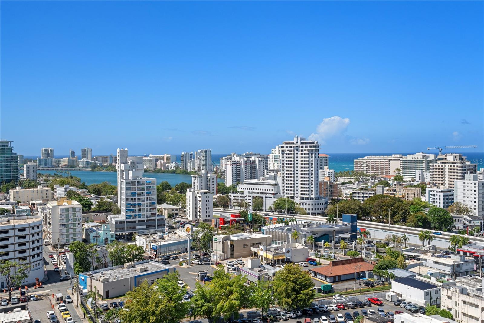 305 CALLE VILLAMIL #1601