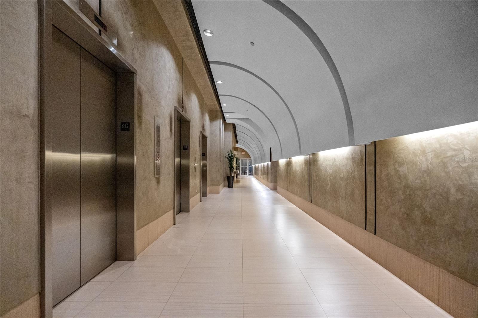 305 CALLE VILLAMIL #1601