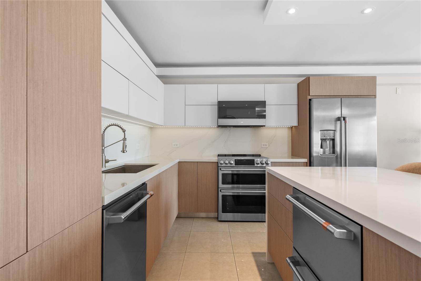 305 CALLE VILLAMIL #1601