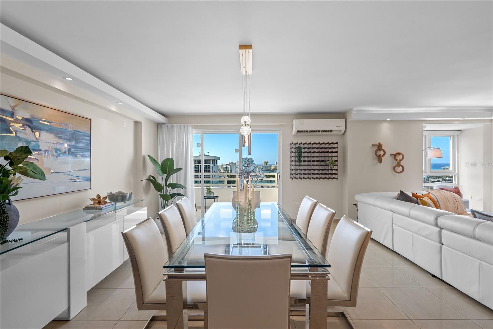 305 CALLE VILLAMIL #1601