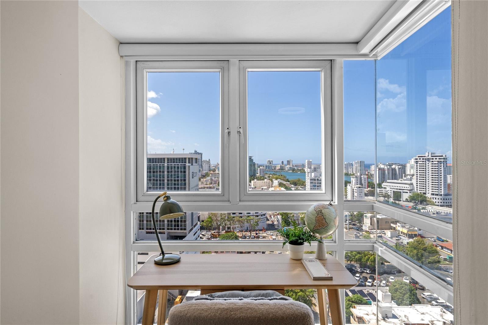 305 CALLE VILLAMIL #1601