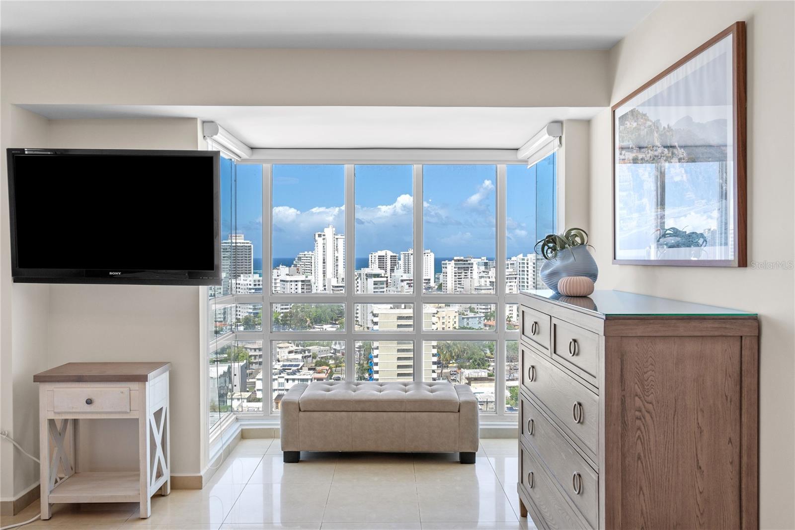 305 CALLE VILLAMIL #1601