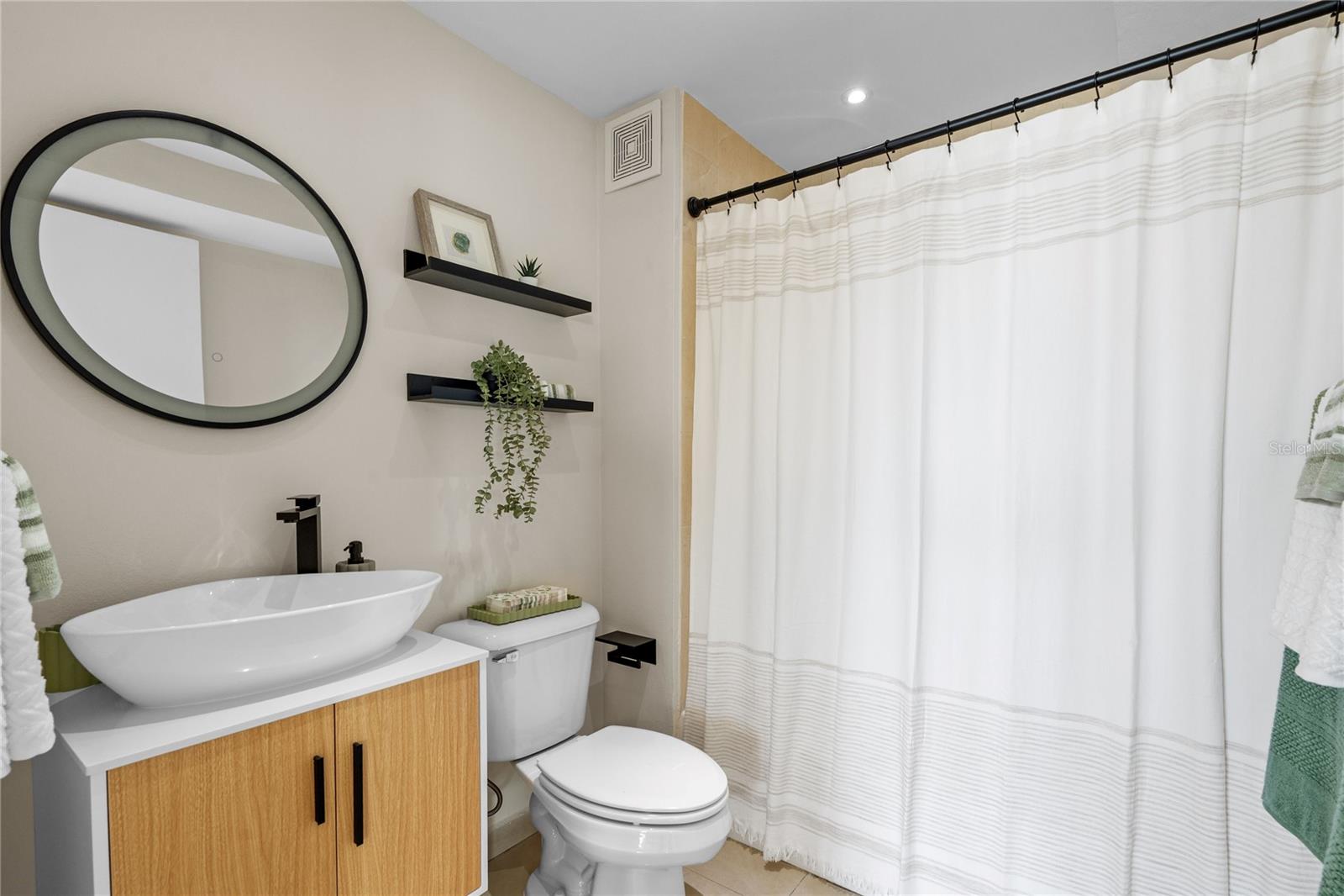 305 CALLE VILLAMIL #1601