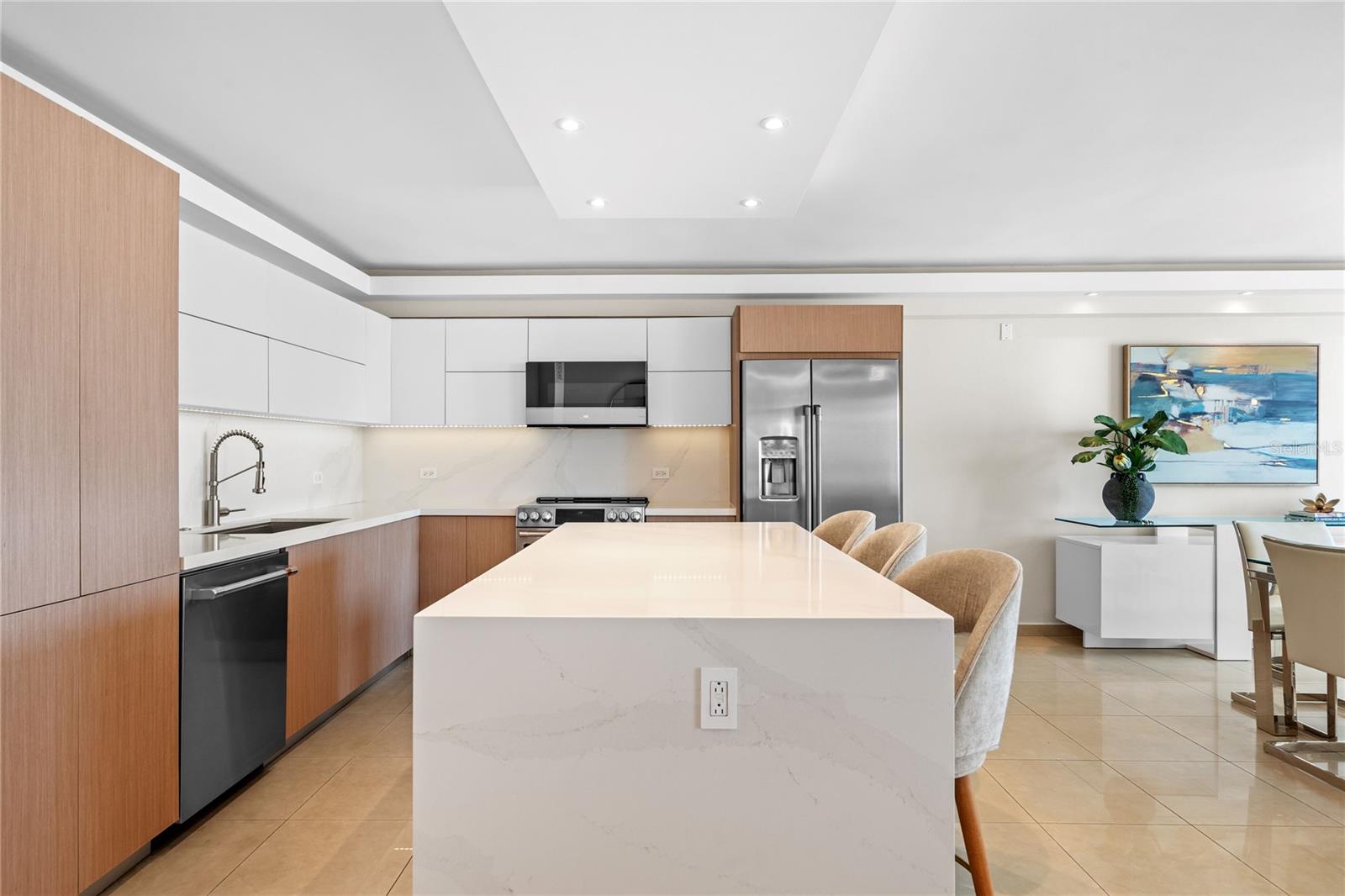 305 CALLE VILLAMIL #1601