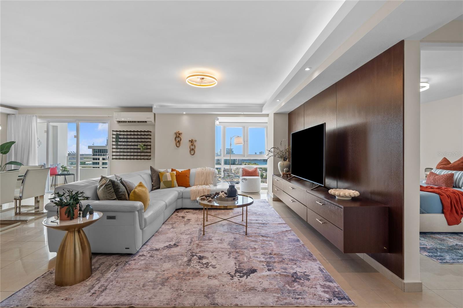 305 CALLE VILLAMIL #1601