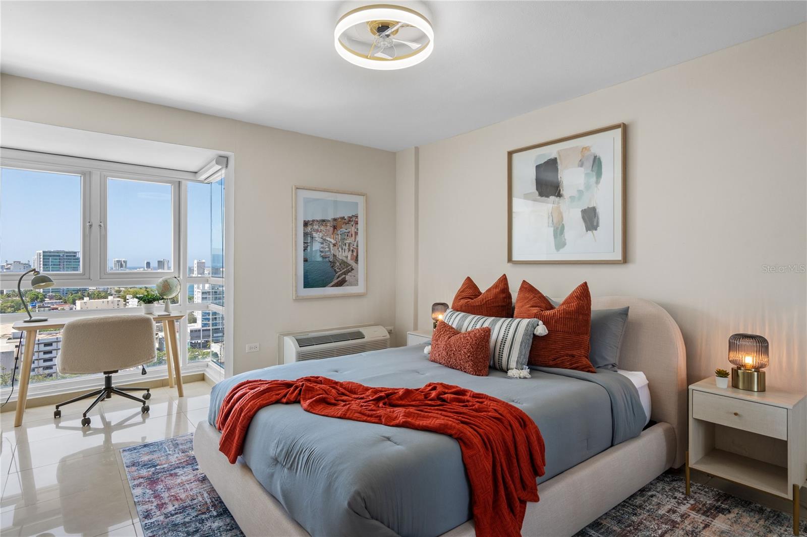 305 CALLE VILLAMIL #1601