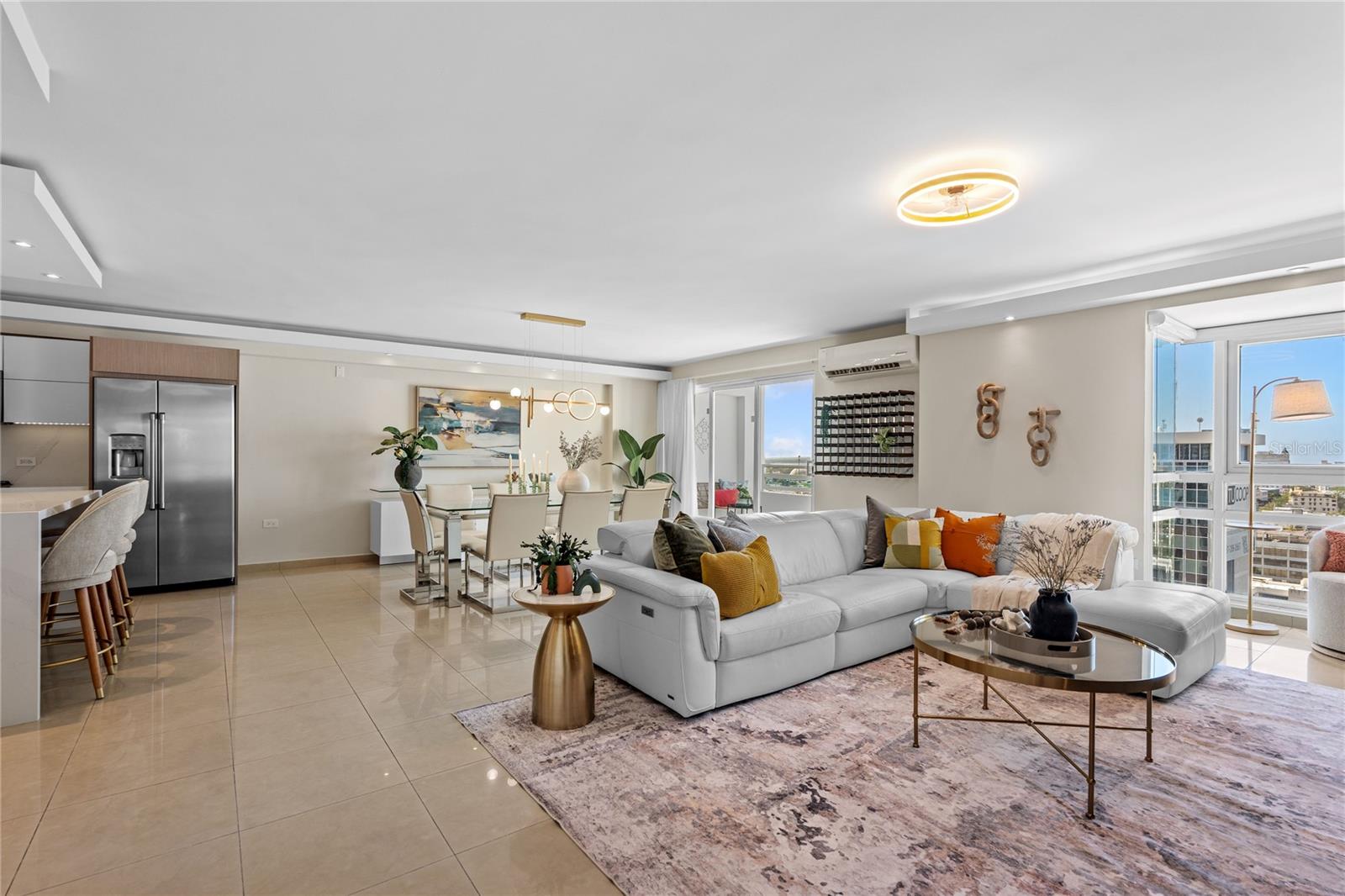 305 CALLE VILLAMIL #1601