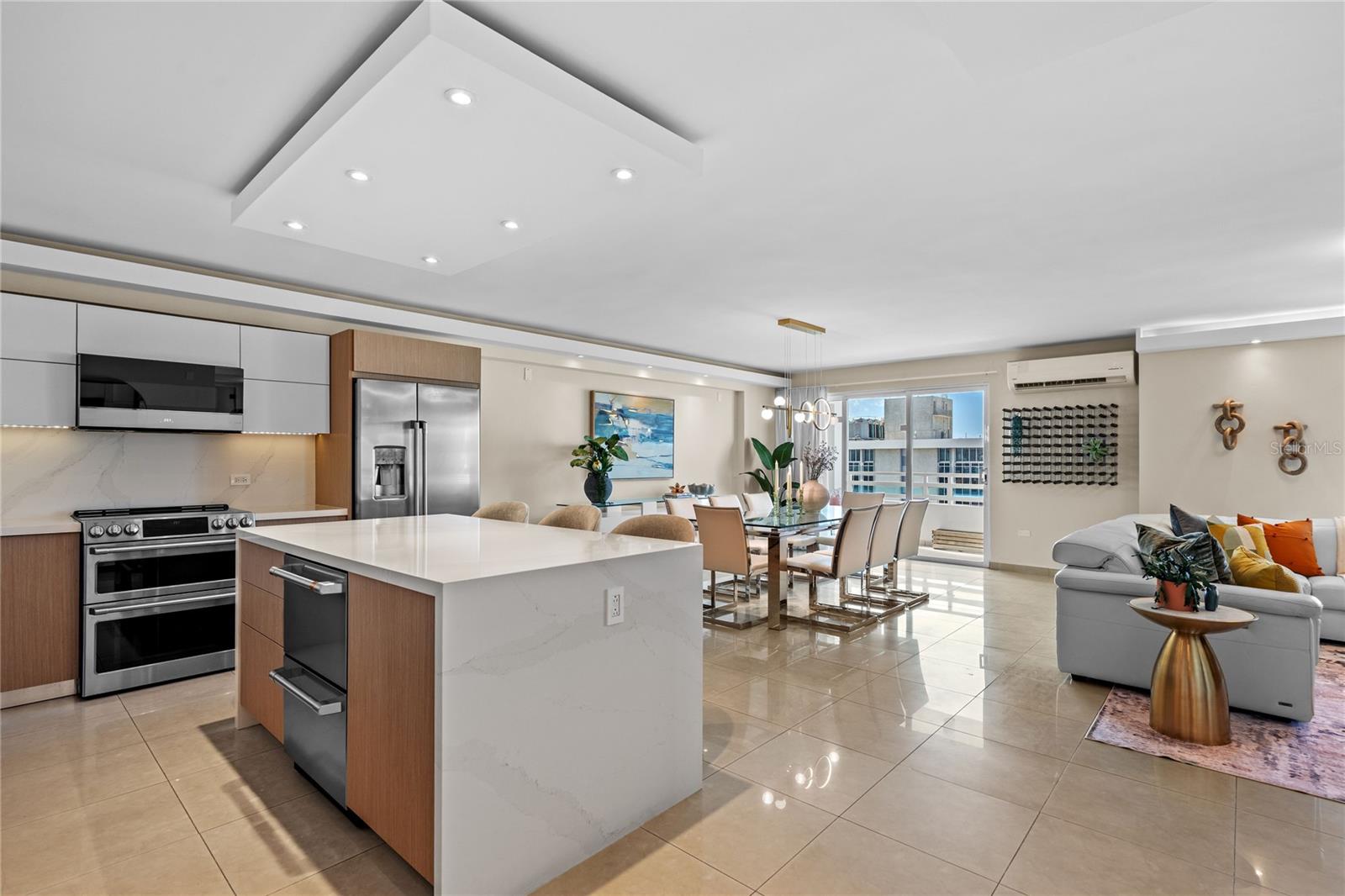 305 CALLE VILLAMIL #1601