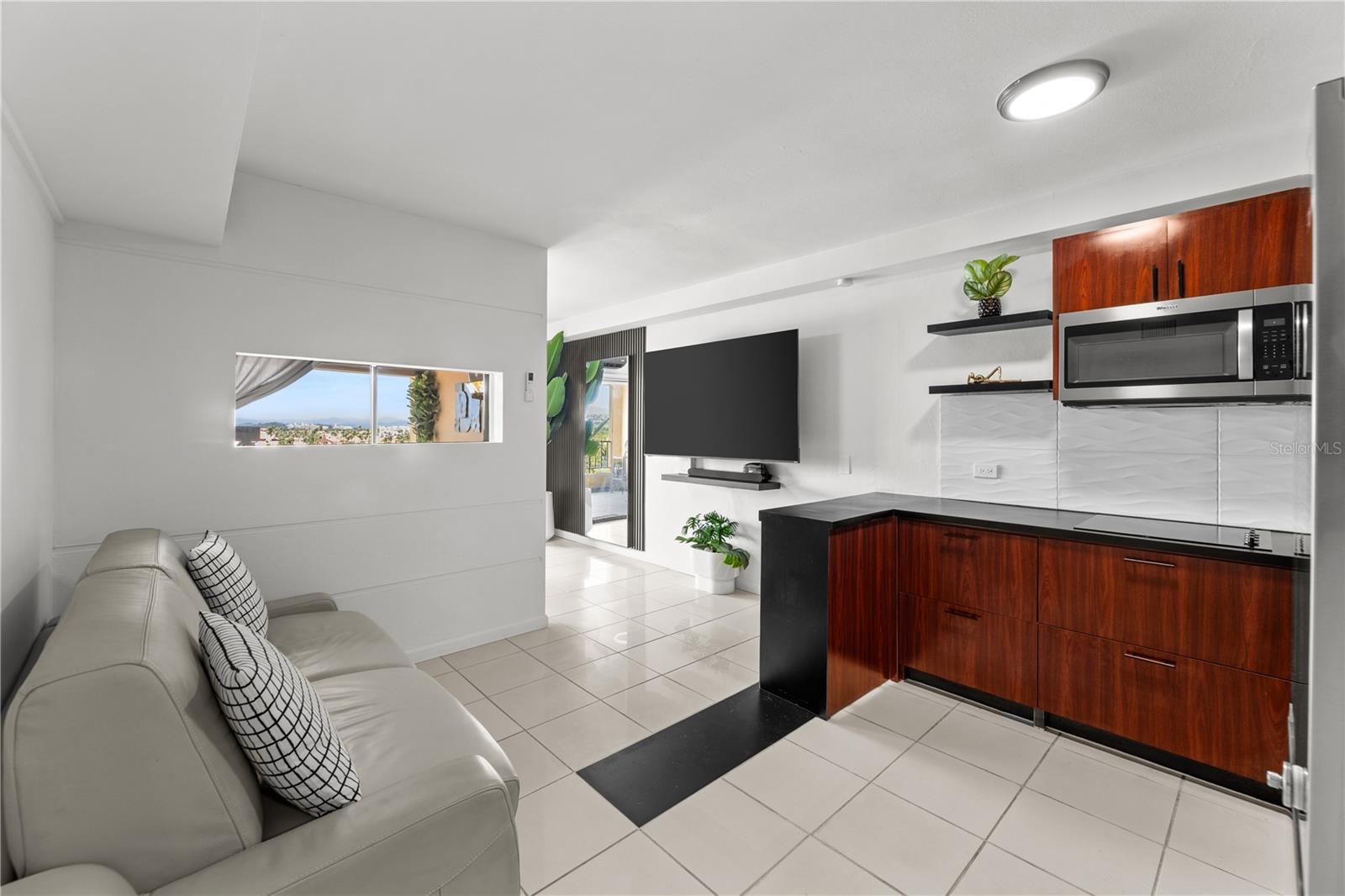 295 PALMAS INN RD #220