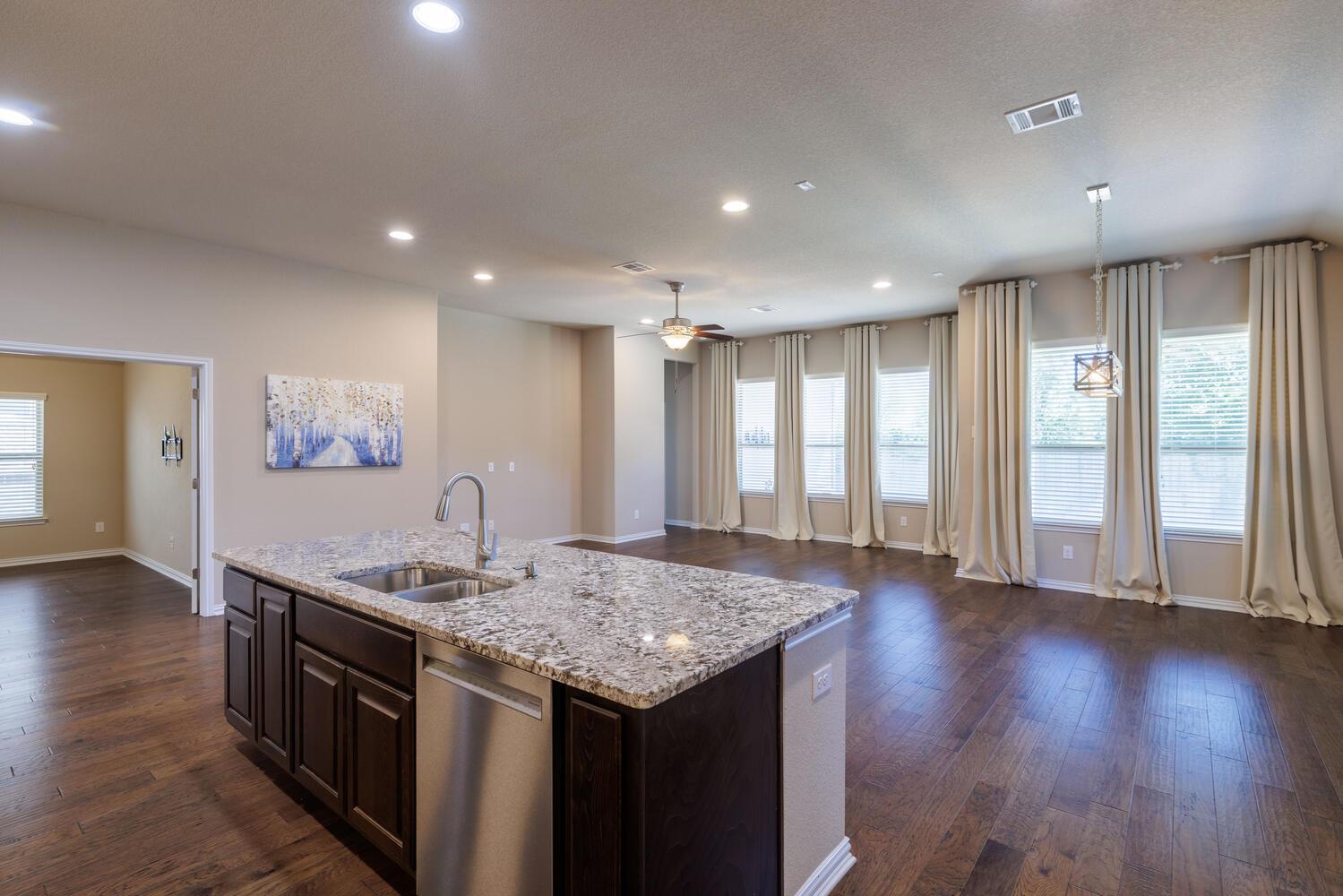 304 Leon LOOP