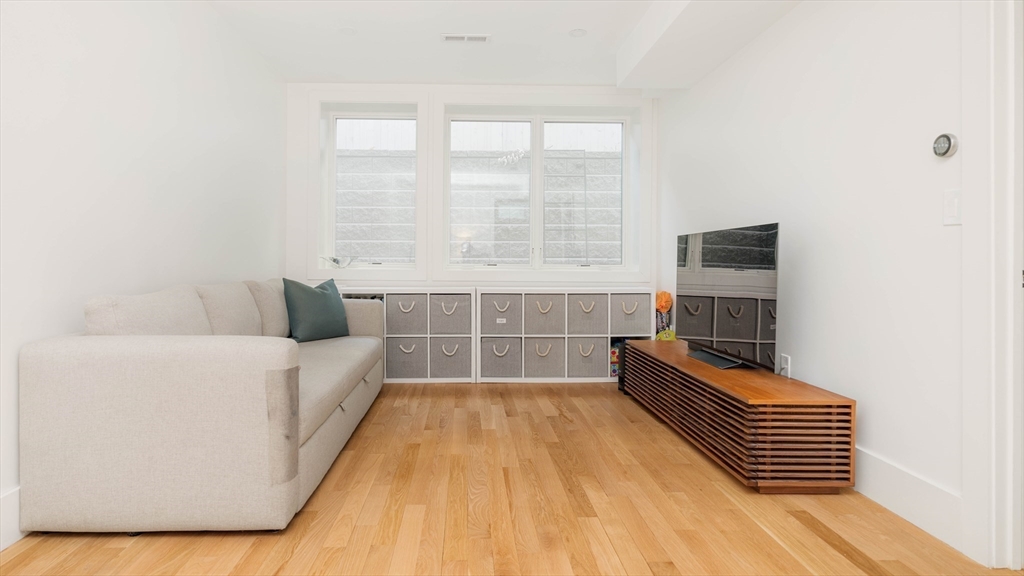 205 Pearl Street # 205