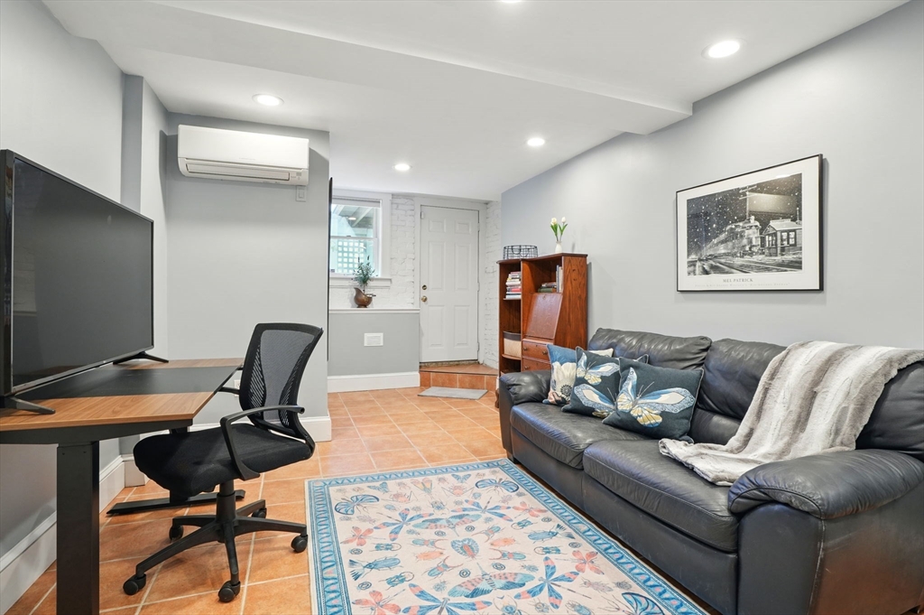 44 Porter St # 1