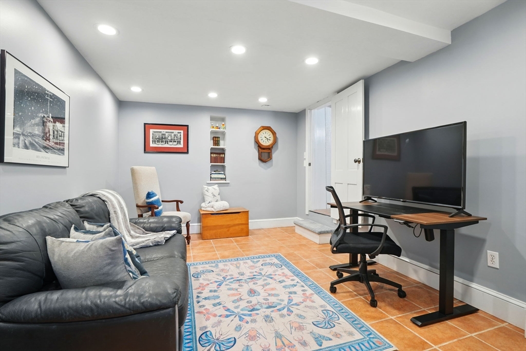 44 Porter St # 1