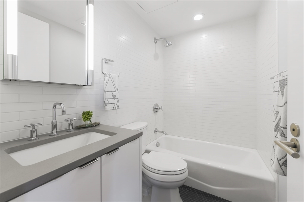 481 Harrison Avenue # 4A