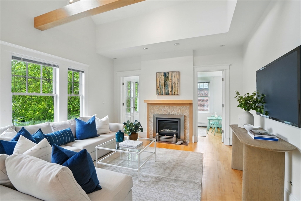 11 Longfellow Rd