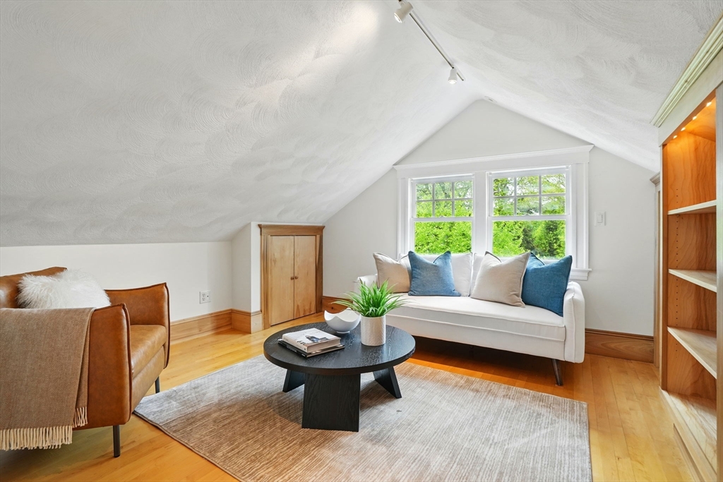 11 Longfellow Rd