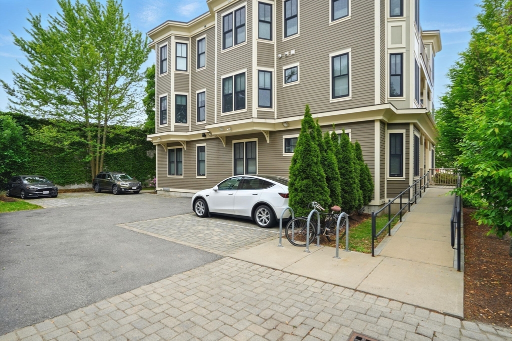 20 Kent Ct # 4