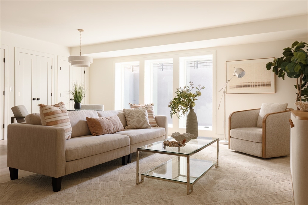 11 Sacramento Place